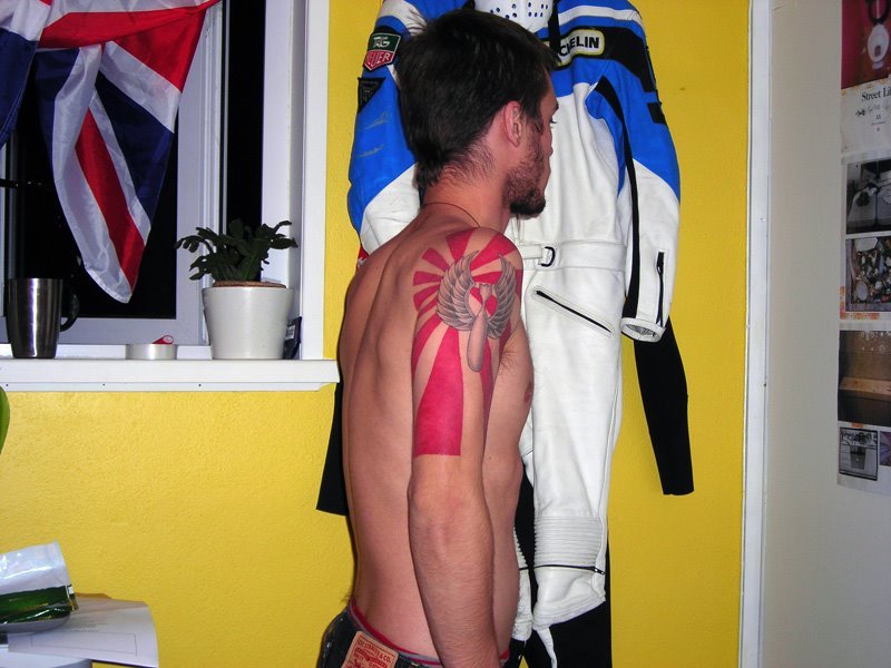 TATTOOSDAY #16 - BOMB SHOULDERS NOT COUNTRIES!